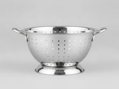 colander — visual dictionary illustration